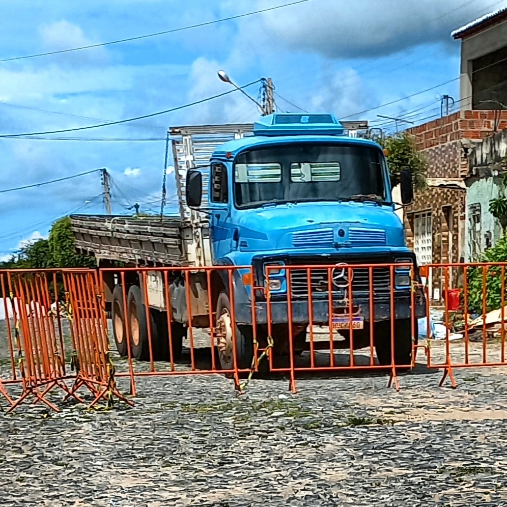 CarrosPodres's tweet photo. #Mercedes #MercedesBenz1113 #Iveco #Dayli #Iguatu #Ceara #Brasil #mercedesBenz2013 https://t.co/n6yKdk5Naf