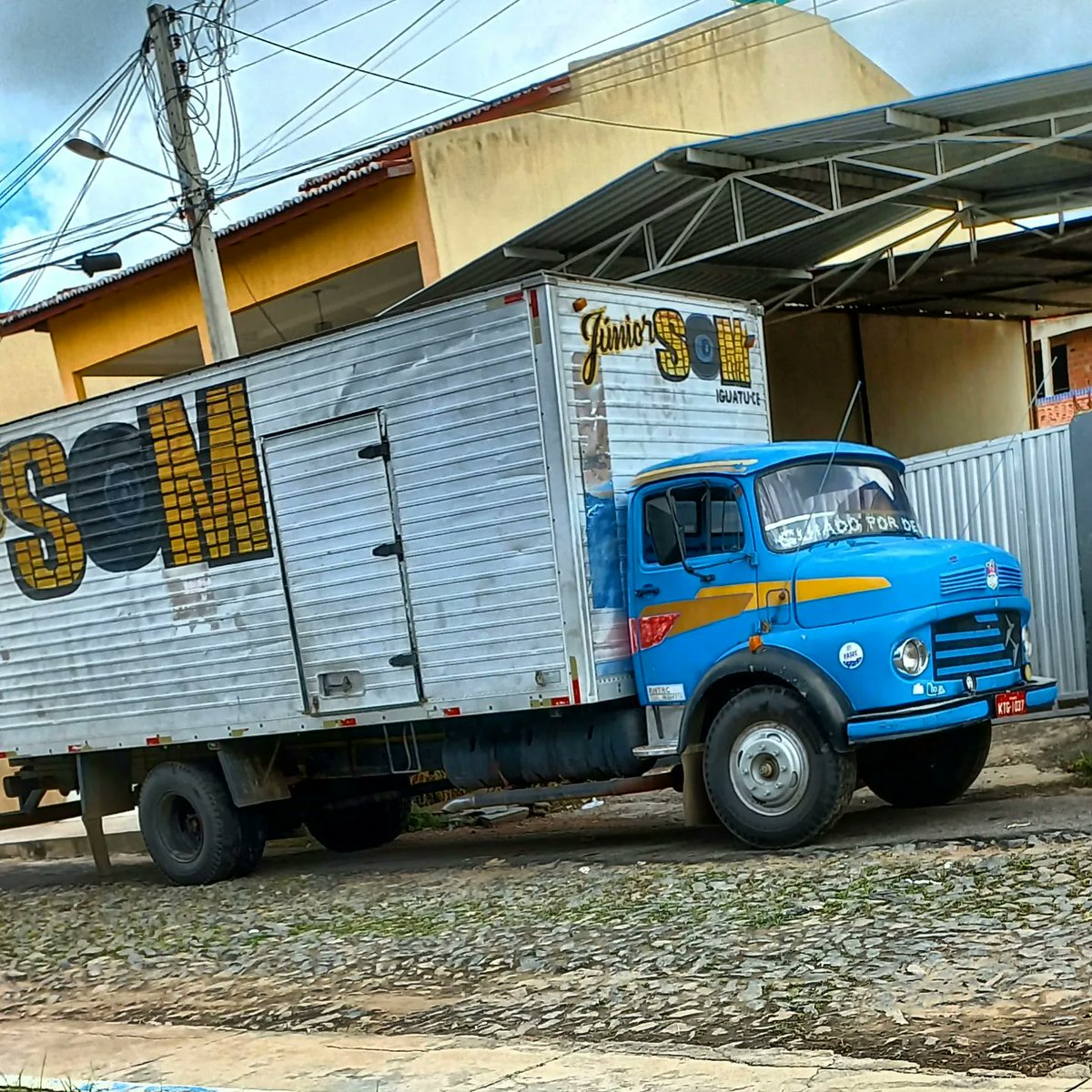 CarrosPodres's tweet photo. #Mercedes #MercedesBenz1113 #Iveco #Dayli #Iguatu #Ceara #Brasil #mercedesBenz2013 https://t.co/n6yKdk5Naf