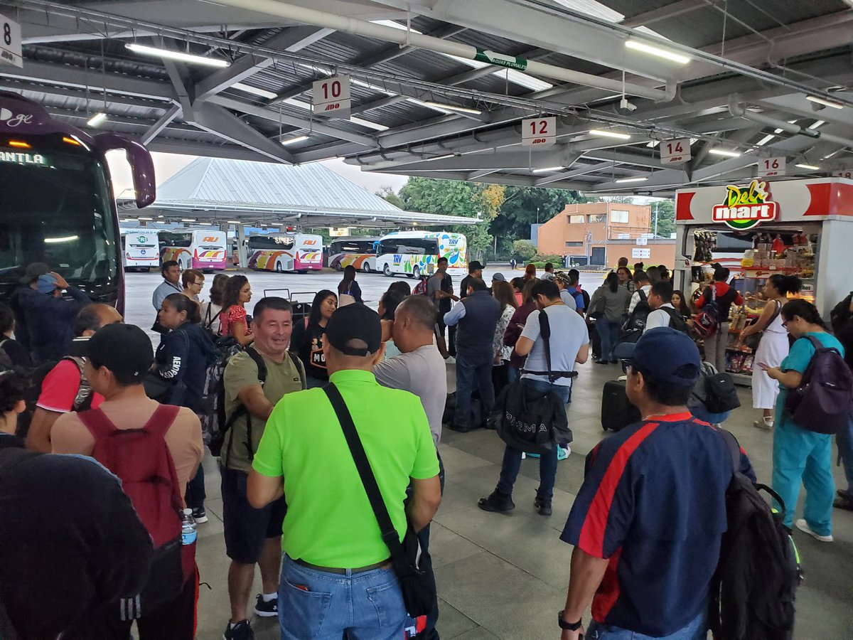 ChuzoCarr's tweet photo. @tuADO lo volviste hacer en Xalapa, viajes sobrevendidos, la justificación no hay autobuses, más de una hora de retraso, pésima logistica @Profeco https://t.co/QqEGacjfNn
