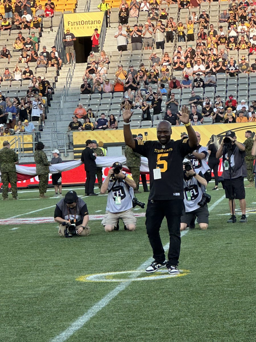 AM900CHML's tweet photo. A few more 📸 of tonight’s #Ticats Alumnus of Distinction, @qterback5 Kevin Glenn https://t.co/TeTFtWV6sI