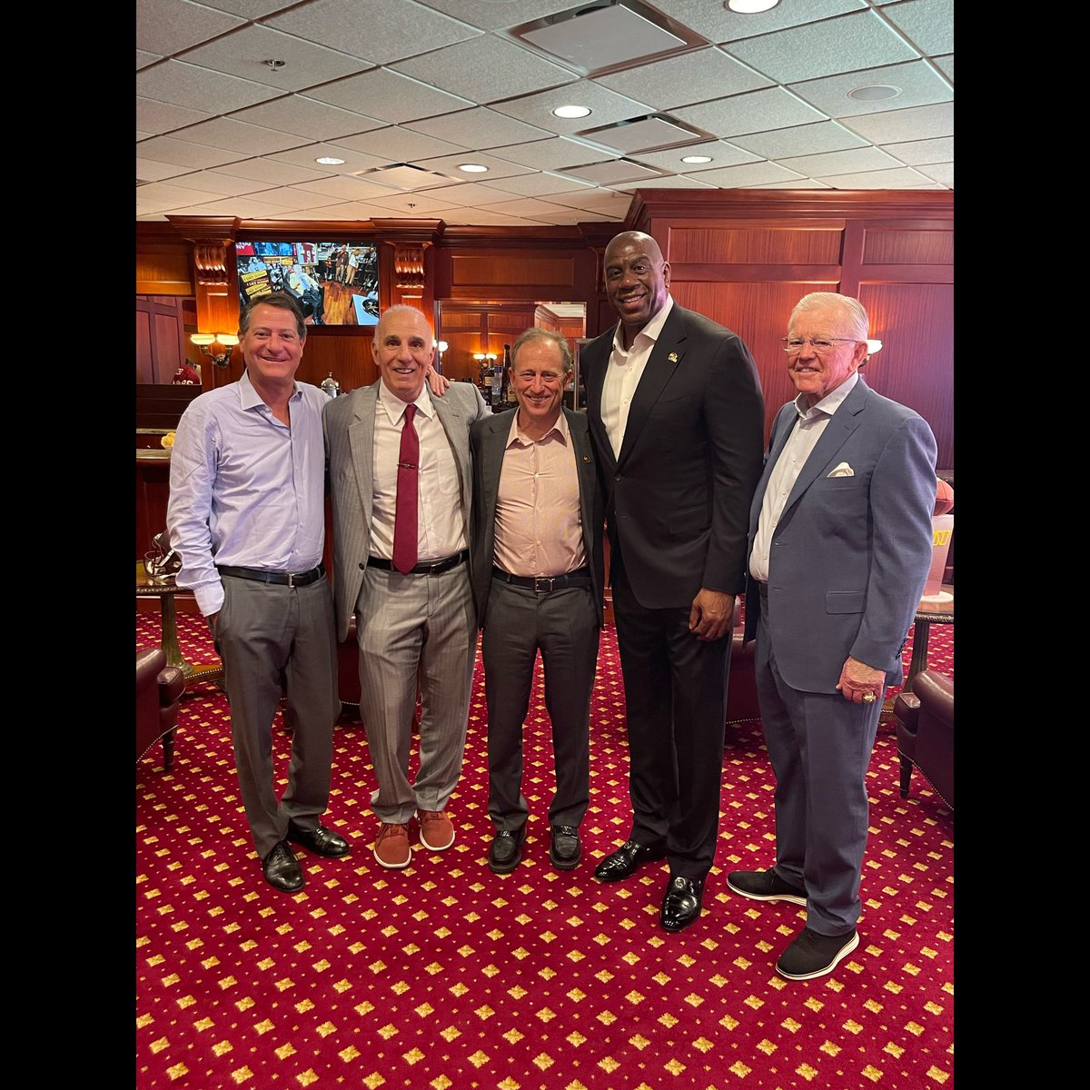 MagicJohnson's tweet image. What a great day! To be an NFL owner of the Washington Commanders, this is one of the greatest days of my life. The way the fans received us, the way the employees are fired up and the amazing Redskins alumni…WOW.  The players are ready to go out and perform on Sunday!