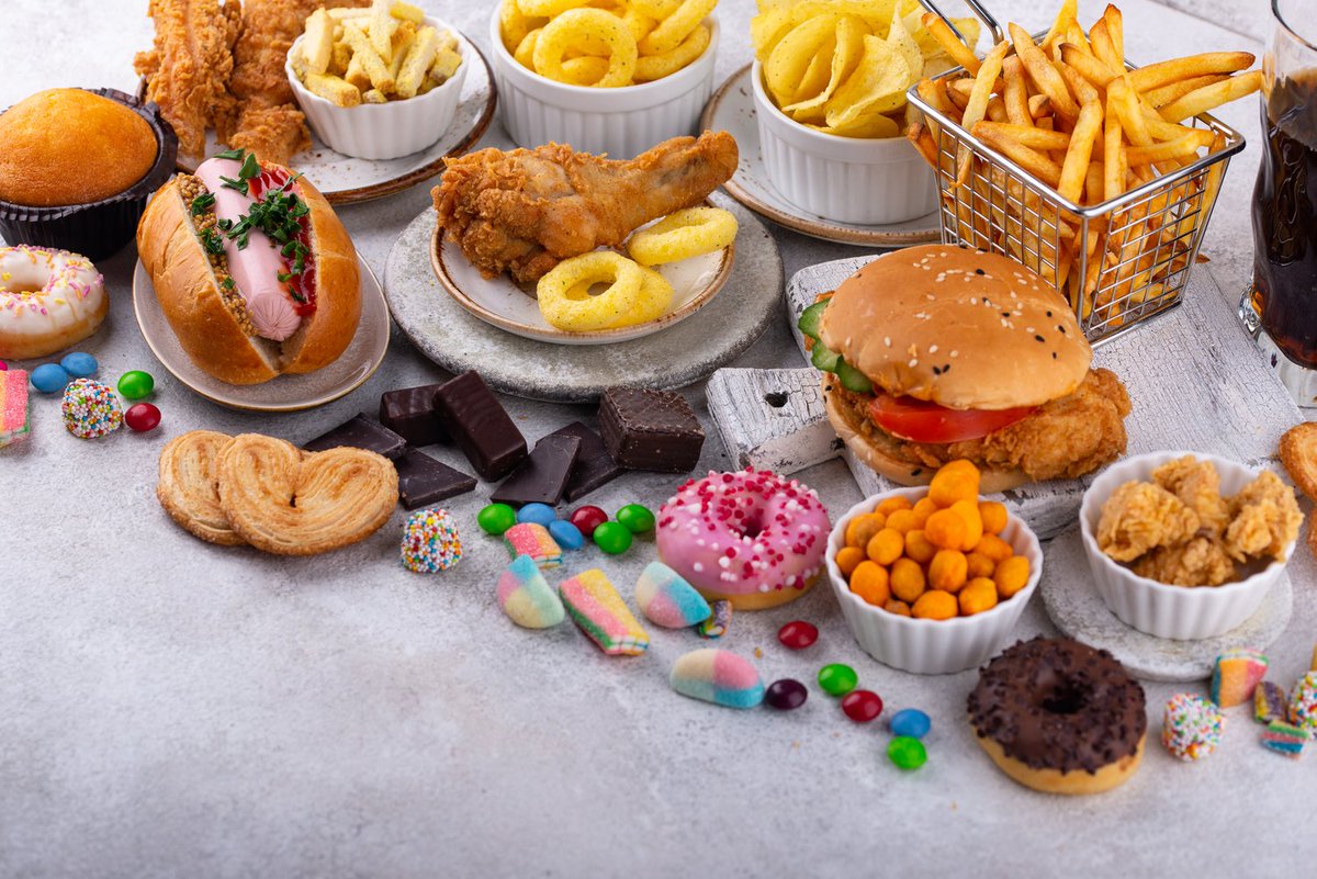 Dietary choices can influence drug metabolism. Yes, you read that right – what you eat can affect how your body processes medications.
Read how in this blog post: bit.ly/3NKusMo 
#MDLabs #NationalJunkFoodDay #Nutrition #DrugMetabolism