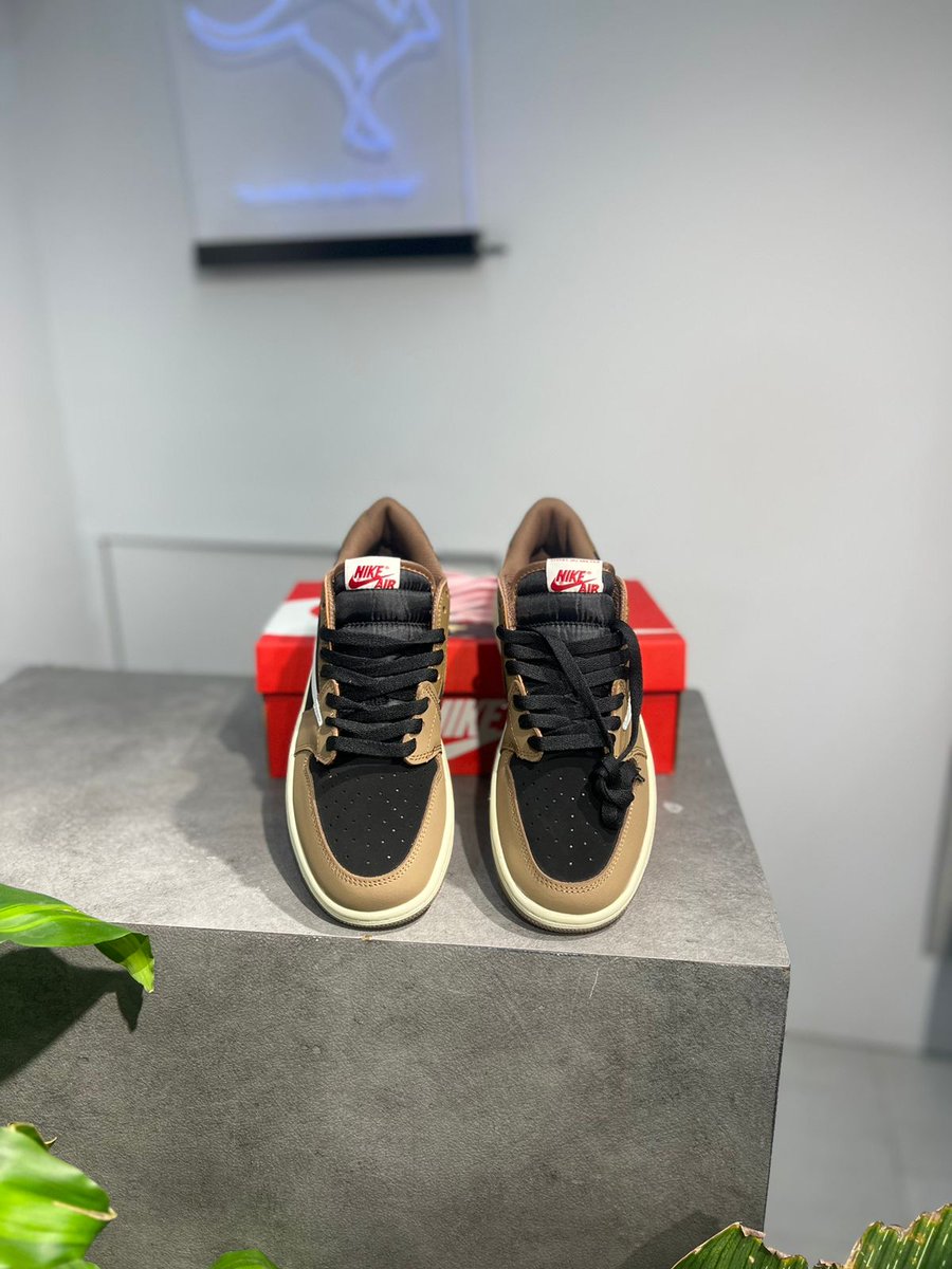 WBeholder's tweet photo. Un diseño único para un artista único, úsalo y rompe las reglas.⚡️

TENIS NIKE AIR JORDAN 1 LOW X TRAVIS SCOTT //SHOP NOW//💥
https://t.co/634ApRn84H https://t.co/5r4VkNw2cn