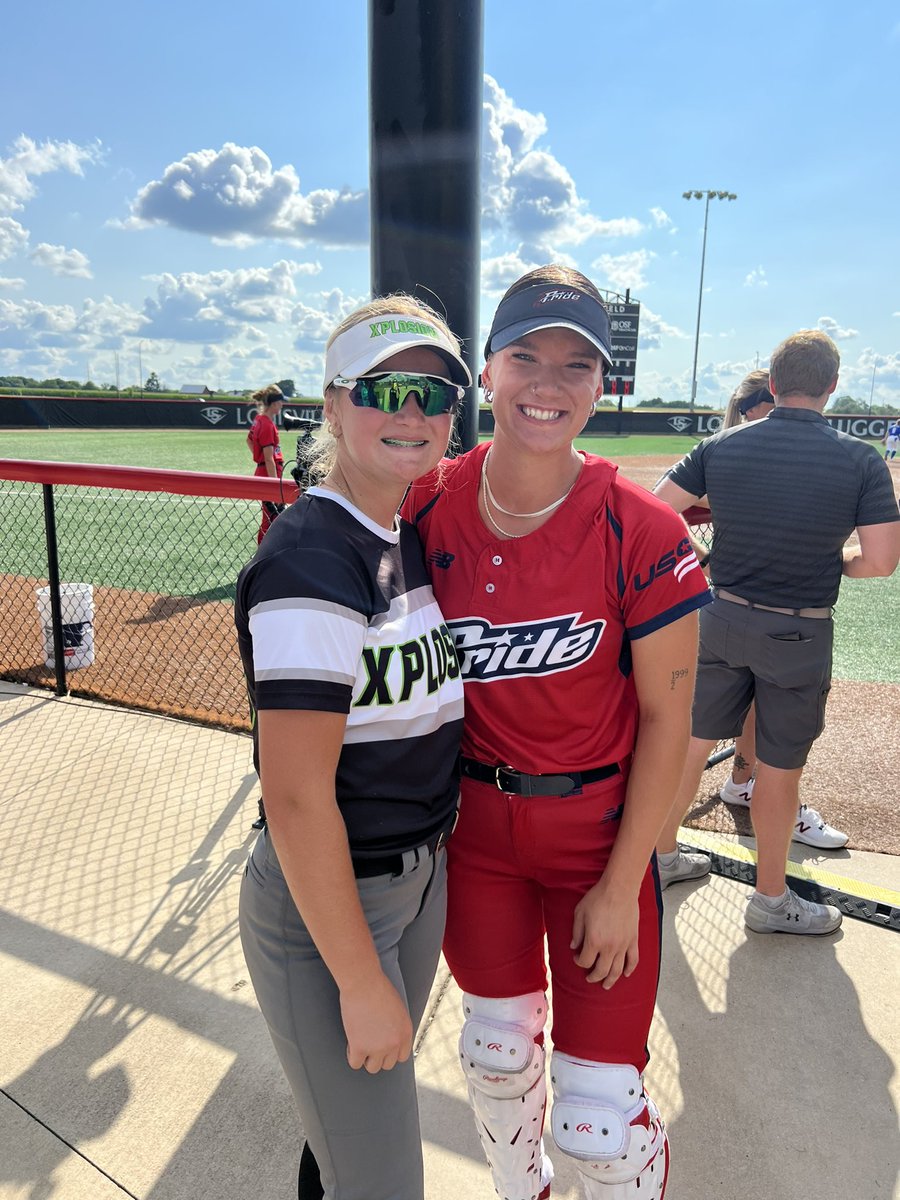 JenSip15's tweet image. Cheering on our favorite catcher. @kswaggyyyy @sloangayan @piperlewis15151