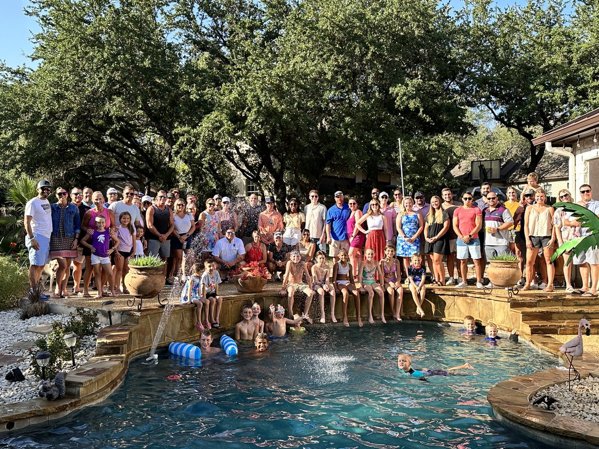 PieperWarrior's tweet photo. Pieper &amp; Pieper Ranch Athletic Dept and families!!!  Have a great year!!!  @PRMSVipers @GirlsPrms @BMar1842 @Marshakh10 https://t.co/FWLkGZQWv3