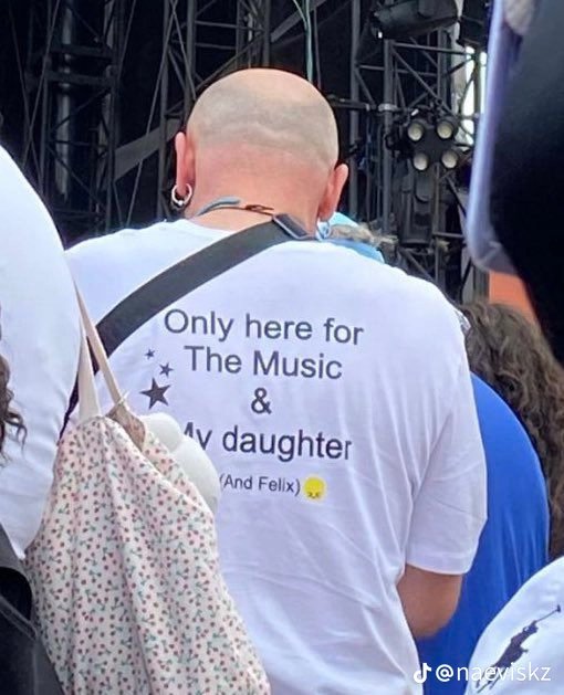 m_divry's tweet photo. PTDRR DES DARONS COMME ÇA OU RIEN 🤣!!
#Straykids #Lollapaloozaparis #StrayKidsinFrance https://t.co/D9wl9utYQ6