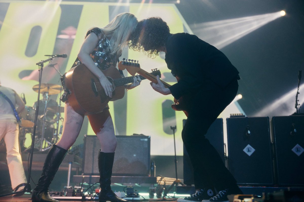 paramore_tour's tweet photo. Them 🫶 #ParamoreLA1 https://t.co/Ph4KLvfVri