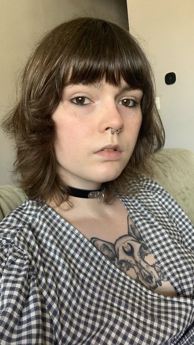 I have transformed into goth gamer after many years. Do you like it???? https://t.co/N5P7HtrEEI