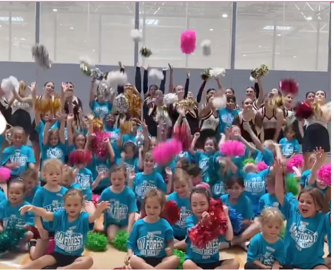 ExperienceOFHS's tweet photo. The @OakForestDance team has been working hard with the #YouthDanceCamp in order to prepare them for their performance at the @WCThunderbolts game last night! Congrats to all the performers and to our OF Dance team! #TheBengalWay #1stperformance https://t.co/tEQutBWB8p