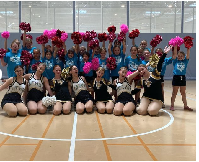 ExperienceOFHS's tweet photo. The @OakForestDance team has been working hard with the #YouthDanceCamp in order to prepare them for their performance at the @WCThunderbolts game last night! Congrats to all the performers and to our OF Dance team! #TheBengalWay #1stperformance https://t.co/tEQutBWB8p