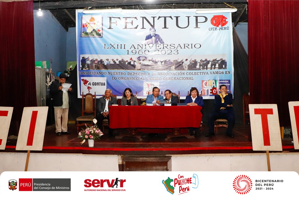 SERVIR_PERU's tweet photo. 📷 La presidenta ejecutiva de SERVIR, Ana Pari Morales, participó en la ceremonia por el 63 ° Aniversario de la Federación de Trabajadores de las Universidades del Perú – #FENTUP, en la que también se presentó a su nuevo comité ejecutivo nacional. 1/3⬇️ https://t.co/H2AqNO0fPI