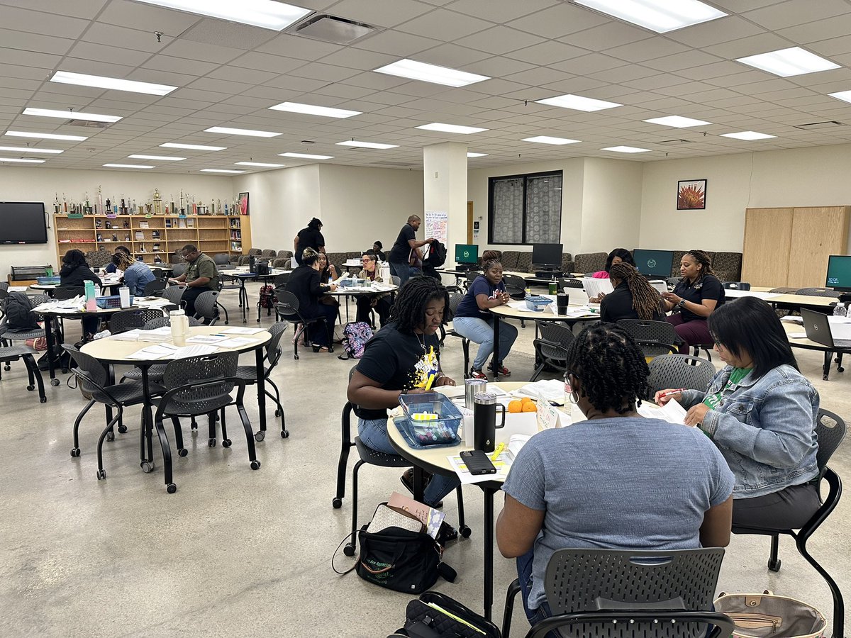 BritneyBAllen1's tweet image. PSR Training Day 2 in St. John the Baptist Parish!! These great leaders are digging into artifact evidence to help them identify the impact on teacher proficiency and student achievement! That’s our “why” as leaders!!!! @NIETteach @TheresaHamiton
