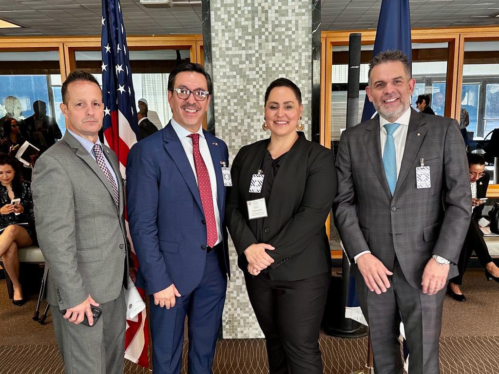 DavidFigueroaO's tweet photo. Se llevó a cabo la Reunión Plenaria del Grupo Binacional Mexico-USA de puentes y cruces fronterizos. Avanzamos en acuerdos sobre infraestructura fronteriza entre Sonora y Arizona, buscando mejorar el intercambio comercial, seguridad y tiempos de espera.
#DosEstadosUnFuturo 🇲🇽🇺🇸 https://t.co/PmGHIyA98q