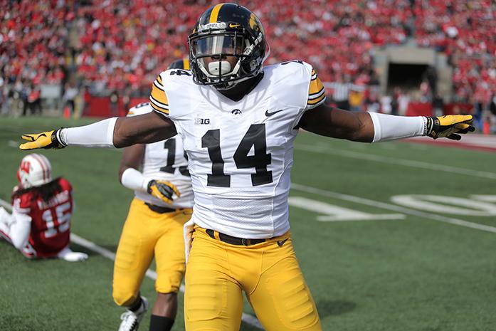 Kelvin Bell 🦍 (@coachk_bell) on Twitter photo Desmond King <a href="/blaqbadger14/">Desmond E. King II</a>
263 TKL / 174 SOLO / 9.5 TFL / 1 FF
47 PBU / 14 INT / 51 GMS / 3 TDS Earned a Degree in 3.5 years #SmartToughPhysical #Hawkeyes Desmond King <a href="/blaqbadger14/">Desmond E. King II</a>
263 TKL / 174 SOLO / 9.5 TFL / 1 FF
47 PBU / 14 INT / 51 GMS / 3 TDS Earned a Degree in 3.5 years #SmartToughPhysical #Hawkeyes