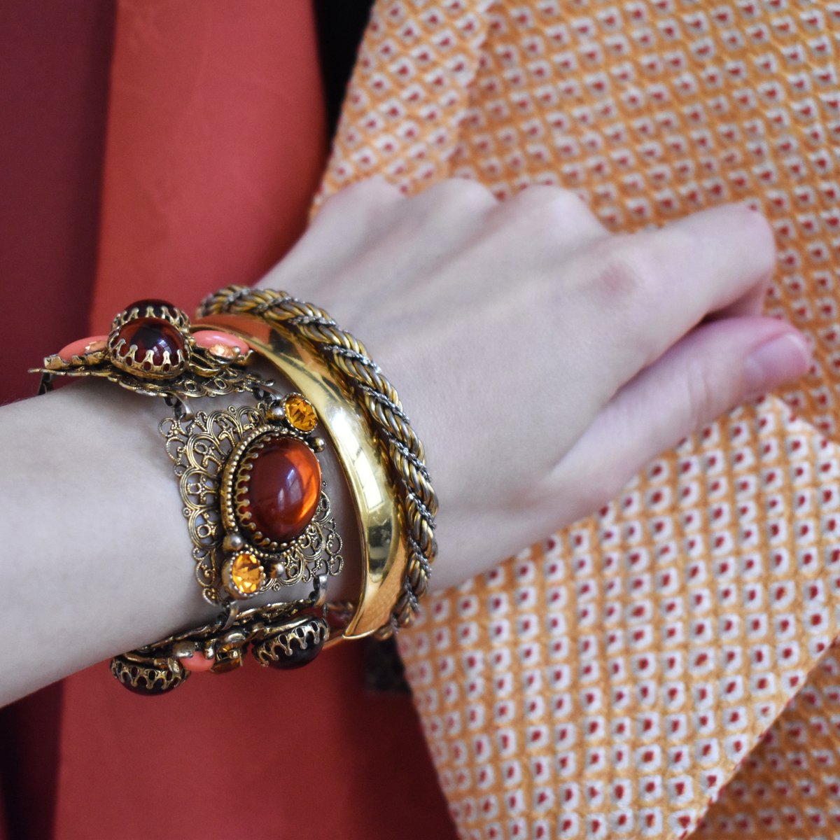 ChertLena's tweet photo. https://t.co/zS2JmGlHDy
Vintage bracelets: Your fashion time machine! Slip one on, and you're disco-ready, groovin' through the ages! 🕺✨ #RetroGems #FashionTimeMachine #BraceletBlast https://t.co/wNNcuAbSEQ