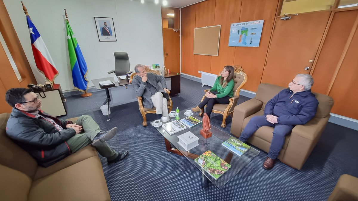 AduanaCL's tweet photo. Concluyó visita territorial de Directora Naciona @AduanaCL a #RegióndeLosLagos. Esta jornada tuvo reuniones de trabajo con Gobernador Regional de Los Lagos @GoreLosLagos, ejecutivos @Empormontt1, Fiscal Regional de Los Lagos @FiscaliadeChile y representantes de #Anfach local. https://t.co/SJlFpUkztk