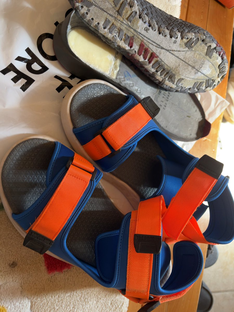 ZeECml0OkGF5ZsT's tweet photo. @robots_gogo 実は私も購入しました👟履いて行ったサンダルの靴底が壊れて偶然見つけた一足😆Fes用のサンダルにします🩴
#LuckyFes
#OFFSTORE
#茨城ロボッツ https://t.co/ttNuVCo4oe