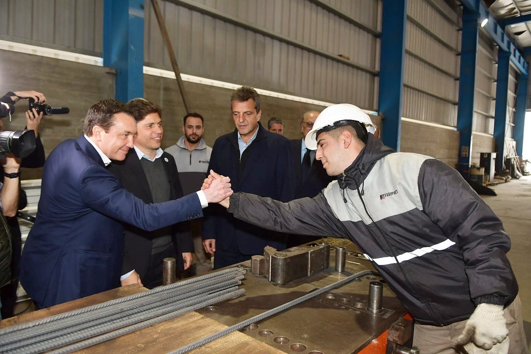 Andreswatsonok's tweet photo. El modelo de país, de provincia y de ciudad que queremos es el que impulse la industria y el empleo. En la recorrida por las empresas del Parque Industrial y Tecnológico con @SergioMassa y @Kicillofok quedó demostrado una vez más que ese el camino para una Patria unida y de pie. https://t.co/dQlikqIjMf