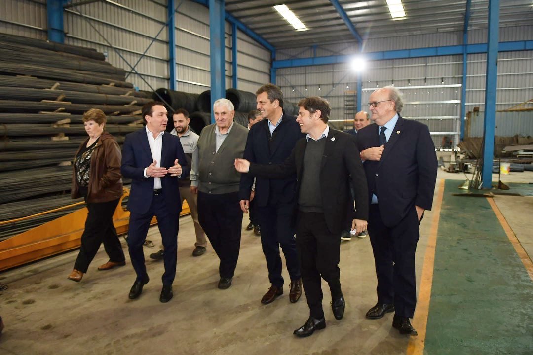 Andreswatsonok's tweet photo. El modelo de país, de provincia y de ciudad que queremos es el que impulse la industria y el empleo. En la recorrida por las empresas del Parque Industrial y Tecnológico con @SergioMassa y @Kicillofok quedó demostrado una vez más que ese el camino para una Patria unida y de pie. https://t.co/dQlikqIjMf