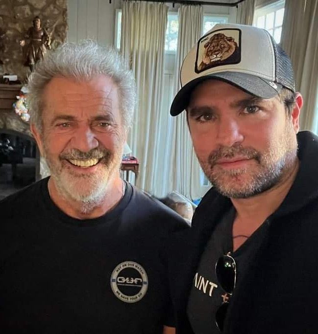 Sondeo Tuitero 

Apoya a Mel Gibson y a <a href="/EVerastegui/">Eduardo Verástegui</a> en su lucha contra el tráfico sexual de niños?

SÍ: 🔄
NO: ♥️