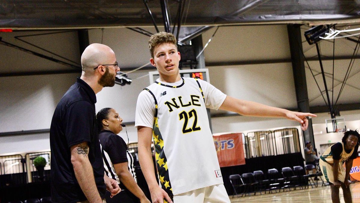 NextLevelElite_'s tweet photo. Congratulations to @coachjohnroyal and the 2025s for being crowned champions🏆 of the 17u platinum bracket at @BigShotsGlobal Nationals! Continue to #SetTheStandard and #RaiseTheBar https://t.co/FChBtPprYU