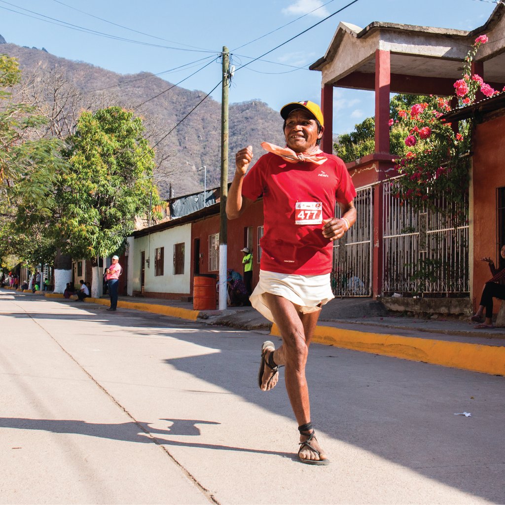 LUNAsandals's tweet photo. “It doesn't matter whether you're the lion or a gazelle-when the sun comes up, you'd better be running.” 
― Christopher McDougall, Born to Run
.
.
.

#runnerslife #runningjourney #runninghumour #runninginspo #runningintherain #runningirl #runningismyhappyplace #borntorun https://t.co/1XFiSj6AW7