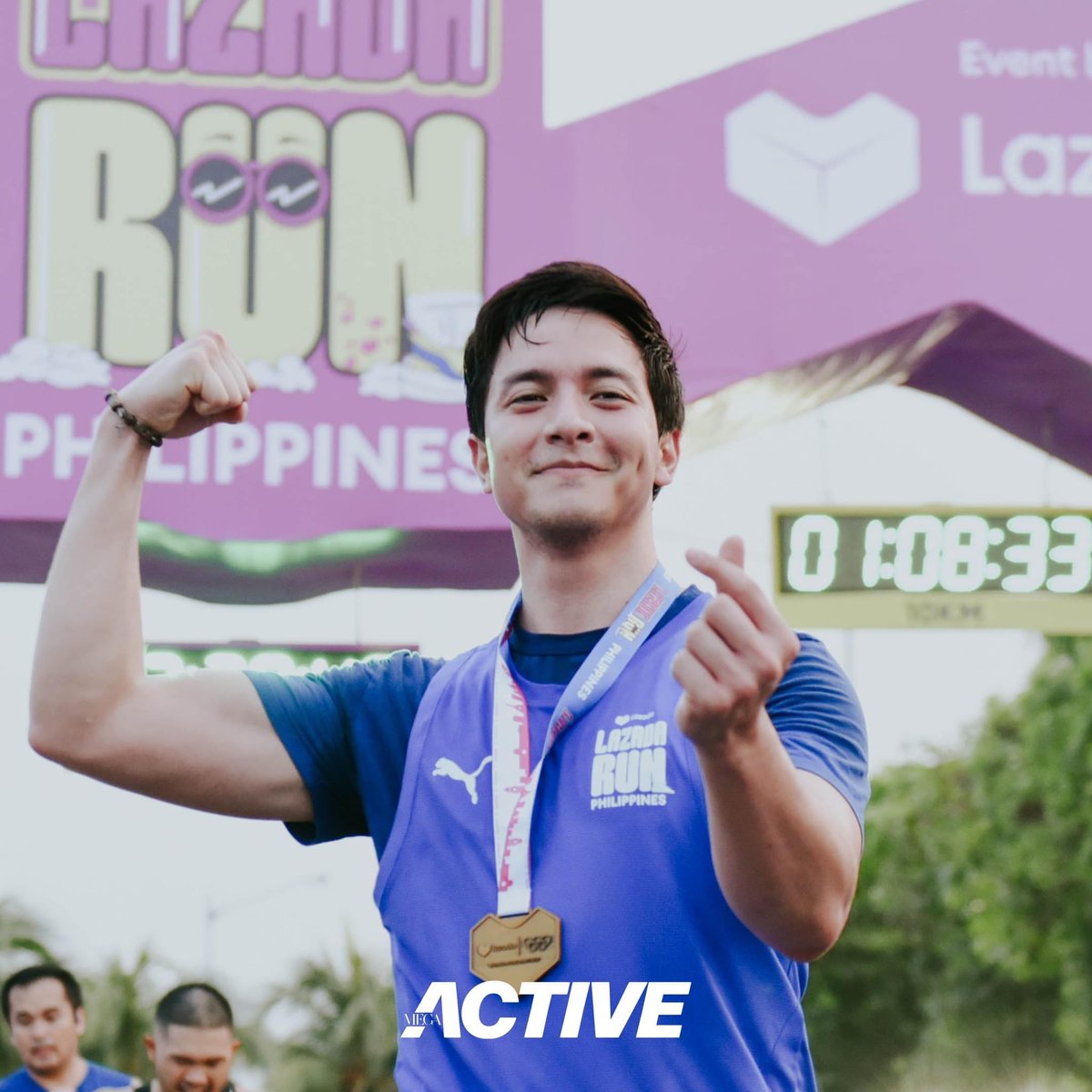 AldenTrendsOFC's tweet photo. “The first-ever #LazadaRunPH was held last July 2 at SM MOA Grounds, and with a shared passion for sports, fitness enthusiasts and several personalities including ALDEN RICHARDS crossed the finish line and joined the celebrations as they #AddFitnessToLife!”

@aldenrichards02  @mega_magazine 
#ALDENforLazada 
#ALDENRichards 
• Mega Magazine FB