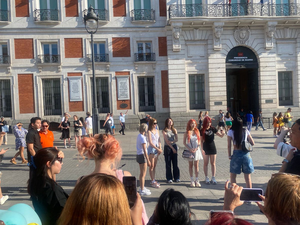 exoftarmy's tweet photo. Cc tu mejor amiga se va a Madrid y encuentra a las STAYC 💖.

que bendición. https://t.co/RN7kXcGobJ