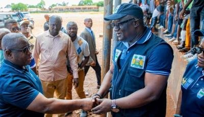 SylOlaBlyden's tweet image. APC &amp;amp; NEW shamefully cannot show RRFs they collected from ECSL &amp;amp; both have no credible Totals but that&apos;s no excuse for SILENCE from @ECsalone  Electoral Commissioner who seems Happy😃 to watch @PresidentBio &amp;amp; 🇸🇱 suffer😔 ignominy due to unexplained variations in his ECSL Results.