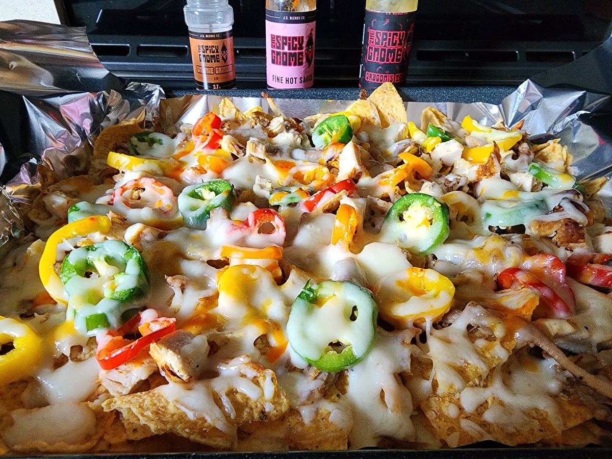 thespicygnome's tweet photo. It's snack time!!! #Nachos #GnomieGrinderLIV #FineSauce #Dragonstears https://t.co/P2kgx2RrPd