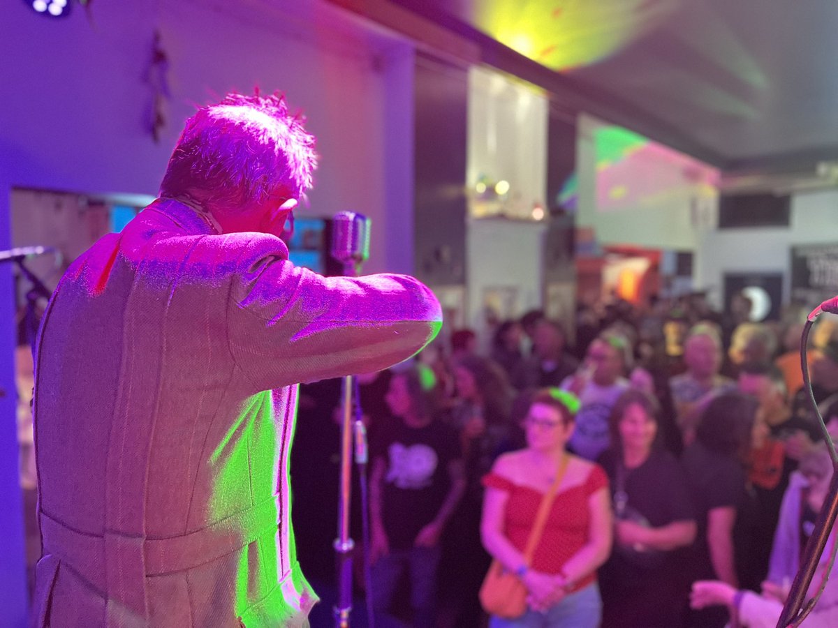 TheFallenLeaves's tweet image. Best show ever! Huge thanks to Ian, Justin &amp;amp; everyone at Beatwave 2023 &amp;amp; @ThePigHastings &amp;amp; the lovely lovely audience. Superb sets from The Keller-Tones, The Beatwave &amp;amp; a special thank you to the fantastic Polly for our intro! What a marvellous evening #beatwave2023 #beatwave