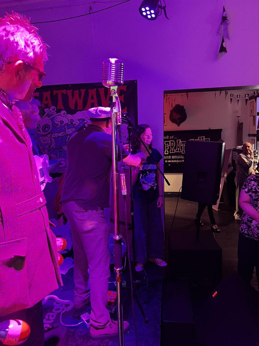 TheFallenLeaves's tweet image. Best show ever! Huge thanks to Ian, Justin &amp;amp; everyone at Beatwave 2023 &amp;amp; @ThePigHastings &amp;amp; the lovely lovely audience. Superb sets from The Keller-Tones, The Beatwave &amp;amp; a special thank you to the fantastic Polly for our intro! What a marvellous evening #beatwave2023 #beatwave