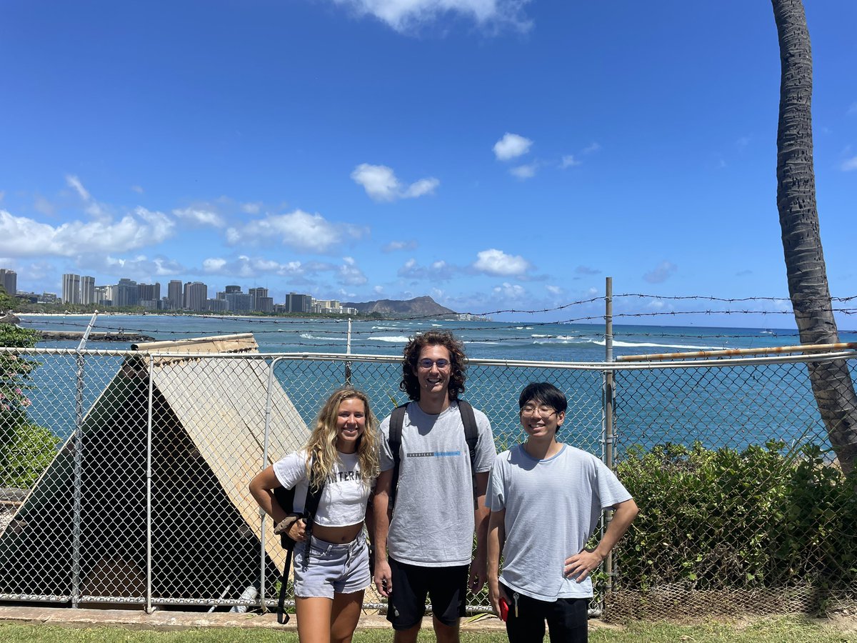 SyrenaWhitner's tweet photo. PROUD MENTOR MOMENT!! 
This crew has been working their tails off the last month on an experiment investigating the impacts of ocean acidification and warming on rates of fungal parasitism on marine phytoplankton here in Hawai’i. Unreal dedication, effort, and love, so proud🥲 https://t.co/NCESeqkJTN