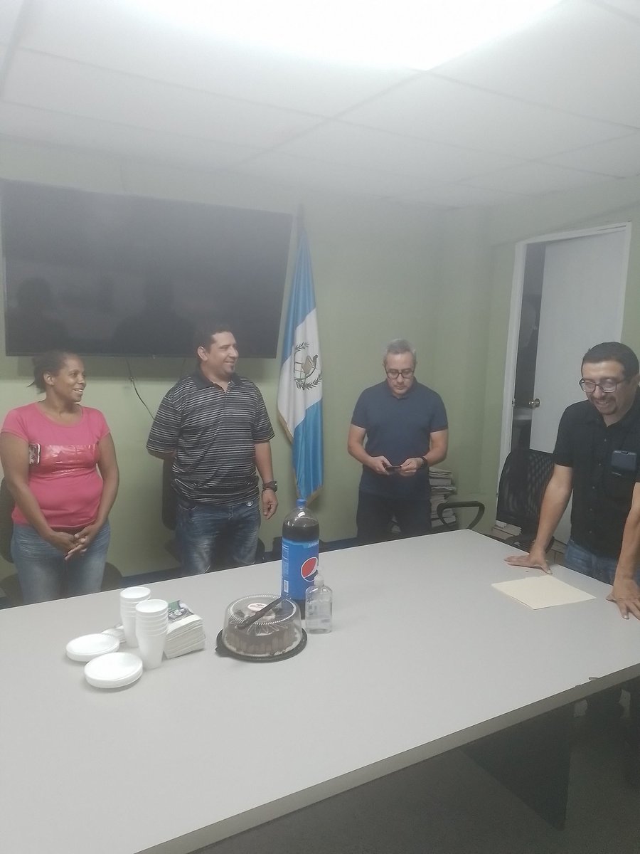 Dirección del hospital de Escuintla Reconoce la Excelente labor de nuestro Coordinador Dr. Alexander Quintero López y de la Lic. Olga Lidia Suares, que Regresan a la patria con la satisfacción del deber cumplido 🇨🇺.
<a href="/CubacooperaGt/">Cubacoopera Guatemala</a> 
<a href="/MarihetaR/">Mariheta Cutiño Rodriguez</a> 
<a href="/CubaEmbaGuatem/">EmbaCubaGuatemala</a> 
@DrAlexQ