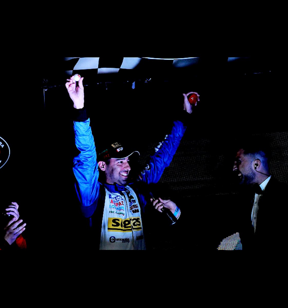 #TCenVillicum
El 1.....!!!!!!!
<a href="/serruchoserrano/">Martin Serrano</a> canto el 1, en el sorteo para el Desafío de las Estrellas......