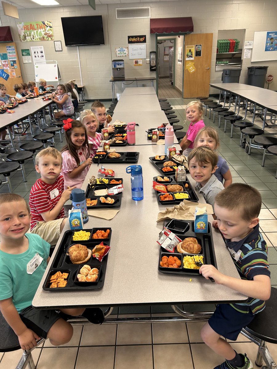 MVESGainesville's tweet image. What a fantastic finish! Day 4 of #KCamp 💚👏🌟🧭 #WelcometoKindergarten #FutureExplorers #TheTrojanWay @Hall_Schools #backtoschool #ThankYouFamiliesandStaff @juleseavenson @hailey_grier_k