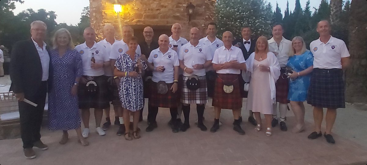 ThistlesHockey's tweet photo. Proud Thistles squad &amp; partners at Valencia Euro Official dinner 🏴󠁧󠁢󠁳󠁣󠁴󠁿🏑 https://t.co/jYJz8sOEDe