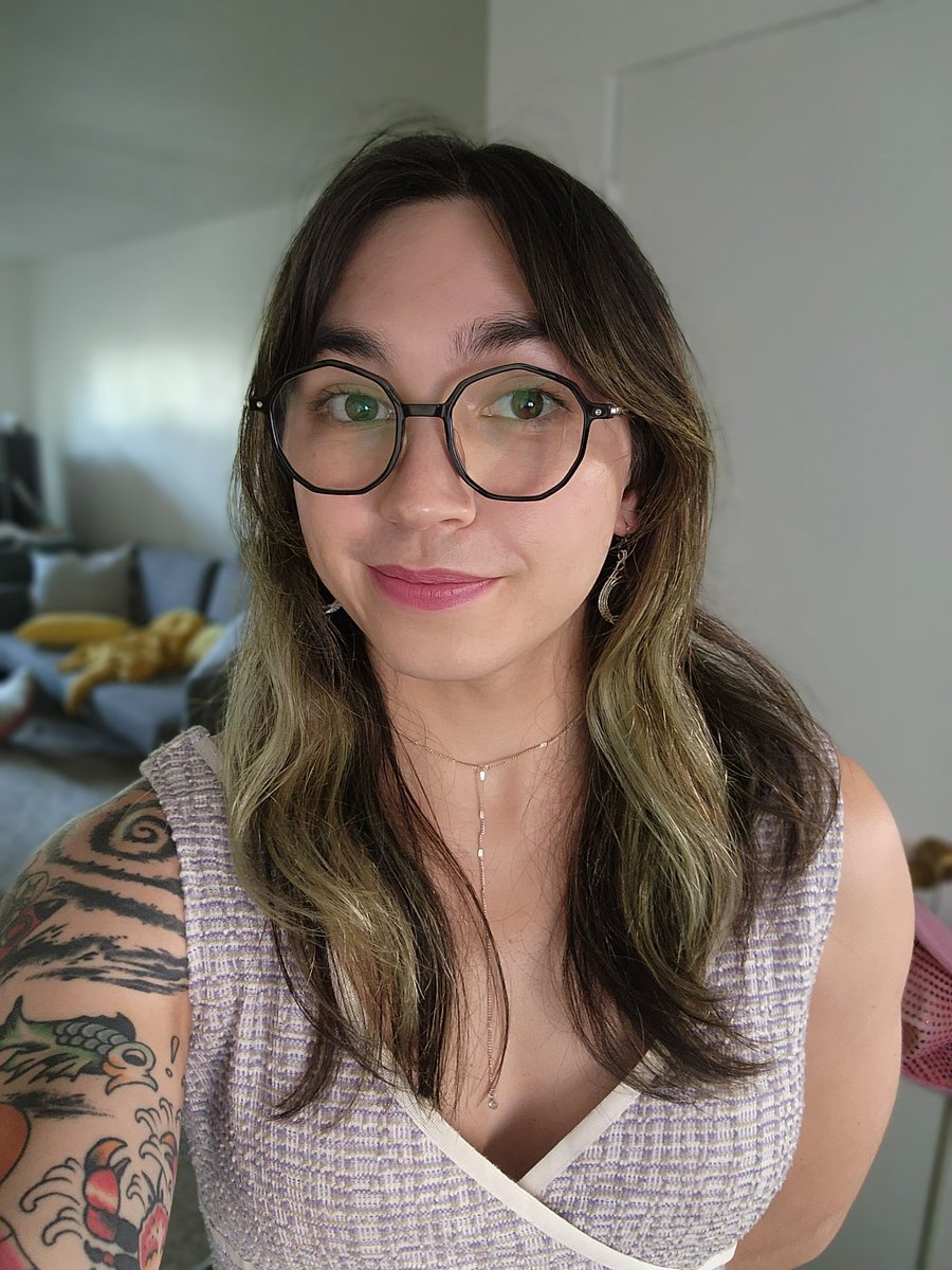 EntropicEnby's tweet image. This is how I look rolling up to a wine tasting with M on my ID 😘