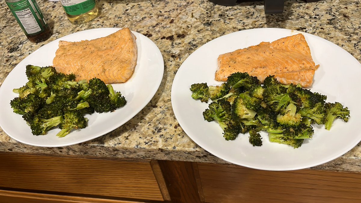 jaynaunfiltered's tweet photo. Simple easy dinner 😁 https://t.co/e6VtyBDteJ