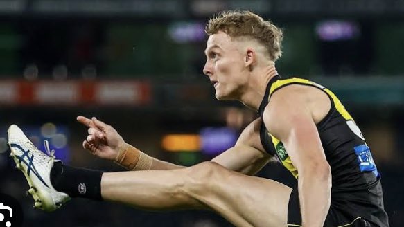 bostontiger35's tweet photo. Pop your tracksuit on and head across Yarra Park for the seniors Noah Cumberland. 3 classy goals in the 1st qtr #gotiges #class #goalkicker #AFLTigesHawks https://t.co/LBaKVvhrr7