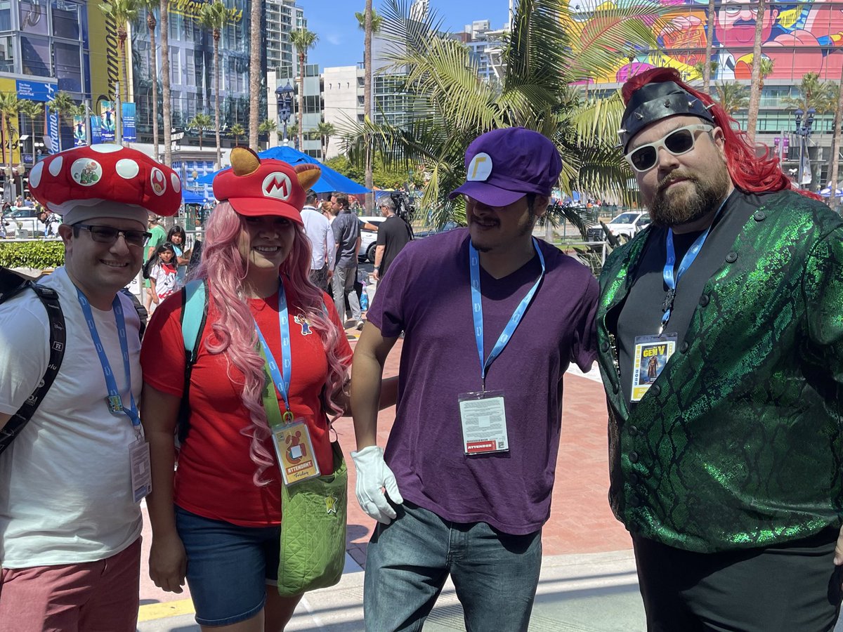 One of best things at the convention is seeing people that don’t know each other take group photos cause they have the same theme. #SDCC2023 #DCatSDCC #Mario