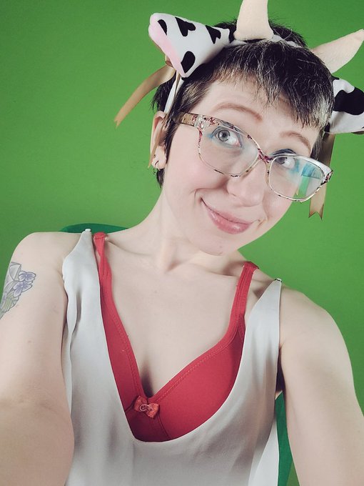 Sweaty cow gal live on Twitch for Pic in Pic then we're gonna stream on @swaidvegas after!!  Yall wanna
