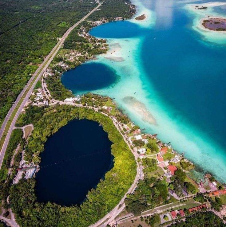 Bacalar desde las alturas, por algo le llaman la laguna de los siete colores.💧🌴☀️

📸 Hermoso Planeta