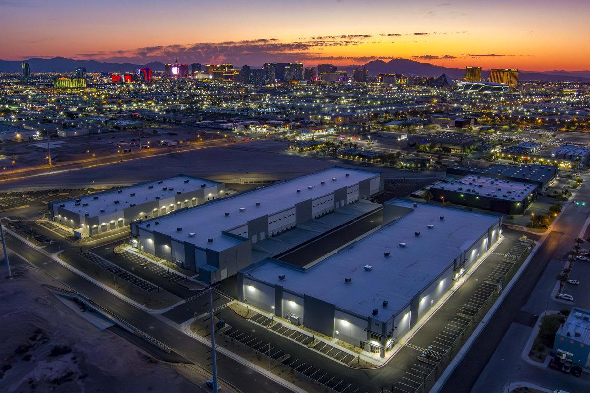 _LMConstruction's tweet photo. 🌟 Southwest Premiere Industrial Center 🏢✨

Presenting the epitome of industrial excellence with the mesmerizing Las Vegas Strip as its backdrop. 

More info: https://t.co/AhaKZC35e7 https://t.co/SbafoENdot