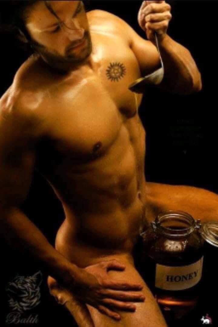 Lisa62177's tweet photo. @jarpad @ocgirlcc There’s always porn, Jared 

(I did not make this idk who did- but I’ve had it in my phone for about 7 years) 😂 https://t.co/edWEYw5I1Z