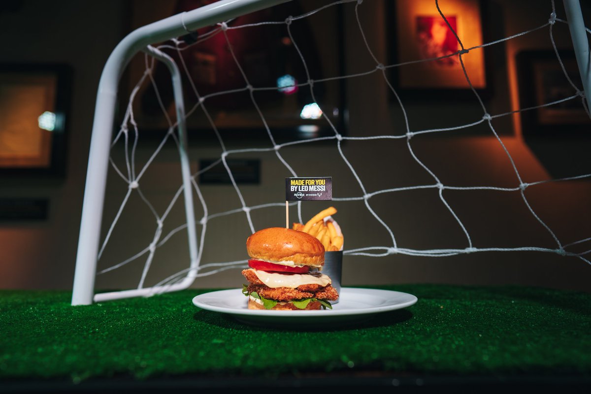 The New Messi Chicken Sándwich!! Ya probaste este golazo?  
Por acá hay gente que va a pedir sorteo... y lo vamos a hacer fácil... Los primeros 5 comentarios se llevan un voucher para dos! 
#newmessichickensandwich #Messi #Messieffect