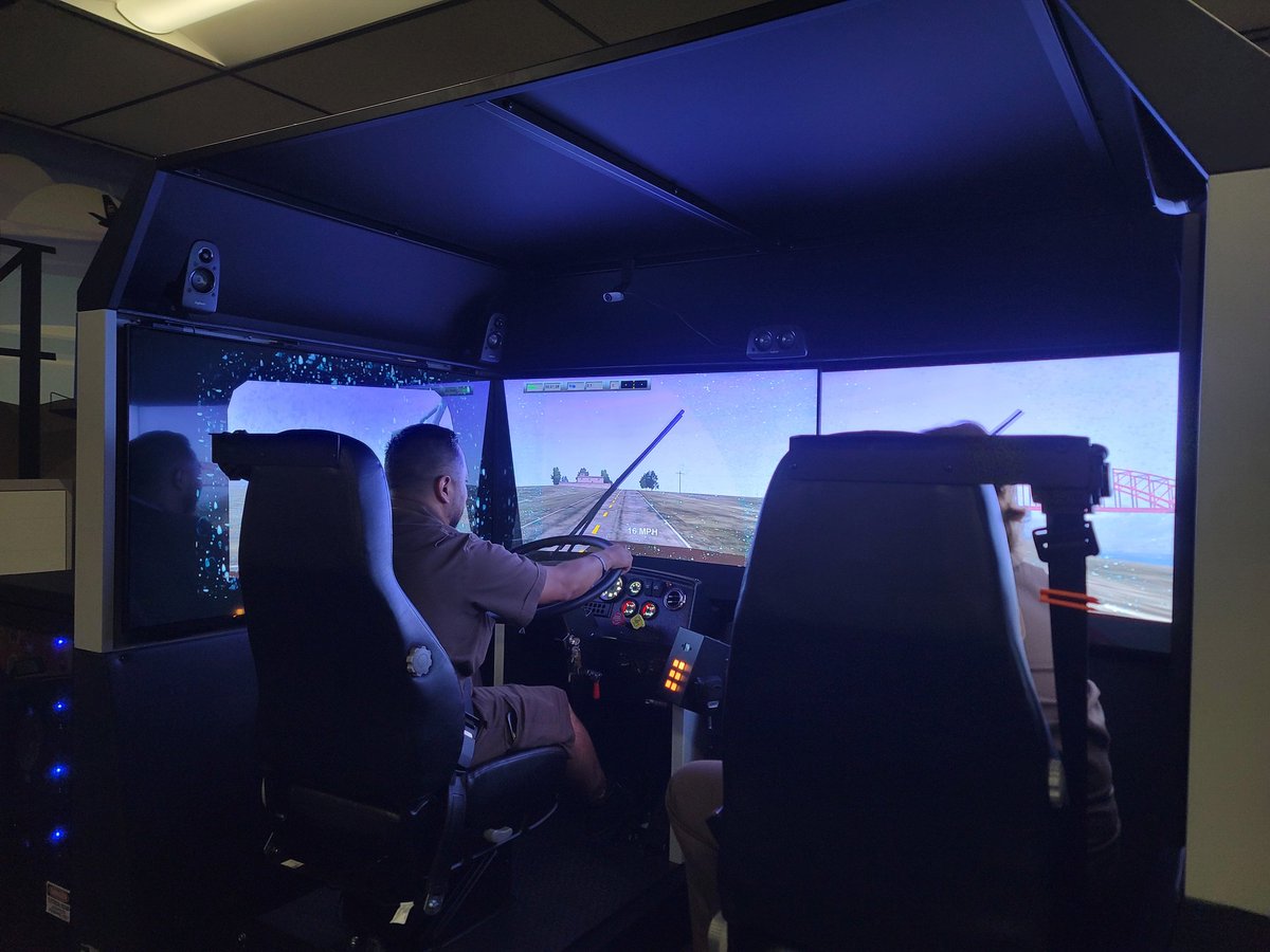 abarboza_31's tweet photo. Simulator testing. Getting our lesson plans together.  @divine2wincom @logisticsboss @gonsquatchn @UPSOntarioDDST @melirere @IsaacRamirezso1 https://t.co/WhUUTP8IVV