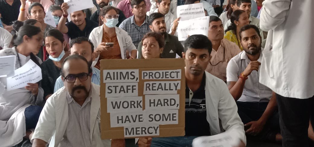 PritBenny's tweet photo. This is devastating and heartbreaking. @aiims_newdelhi director and administration has gone crazy. How can u limit research personnel tenure?Do you remember it was established as a “premier medical research institution”and not a local clinic. @MoHFW_INDIA @ICMRDELHI #AIIMSprotest https://t.co/2QqWYDV91W