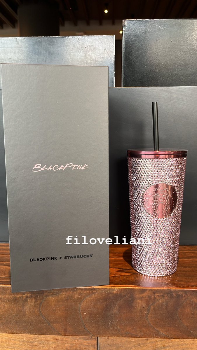 thvsbt's tweet photo. ready only 1 pcs rhine stone tumbler sbux X blackpink lisa’s pick very good condition, free paperbag and starbucks card price by dm🩷 tags. sbuxblackpink starbucks X blackpink Rhinestone Lisa Jennie Jisoo Rose sbuxindonesia blinkindonesia https://t.co/vukQKuLOZK