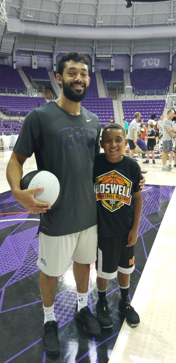 @arob25_ good to see him playing in the @thetournament 💜🤍🐸 🏀 #FlashbackFriday #FatherSonCamp